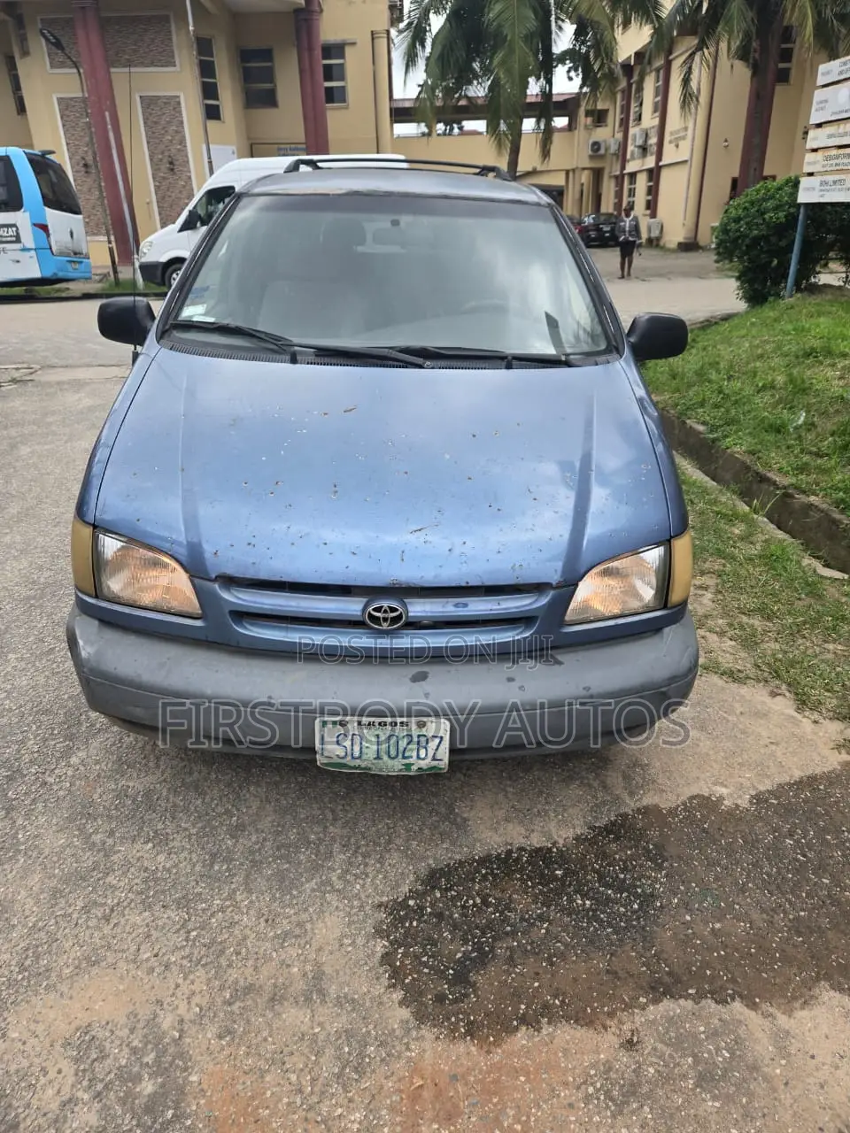 Toyota Sienna 2000 Gray