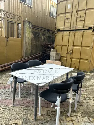 4 Seater Dinning Set Available