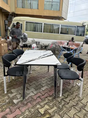 4 Seater Dinning Set Available