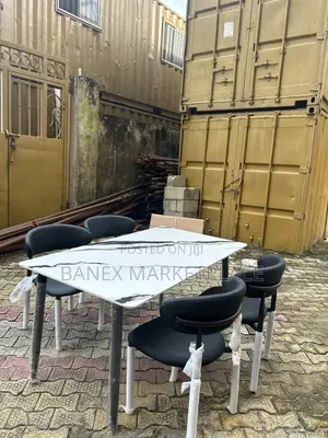 4 Seater Dinning Set Available