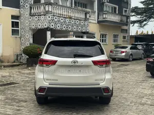 Toyota Highlander XLE 2019 White