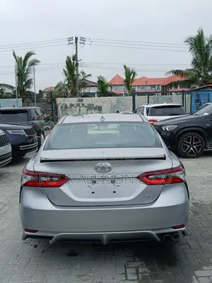 Toyota Camry SE 2021 Silver