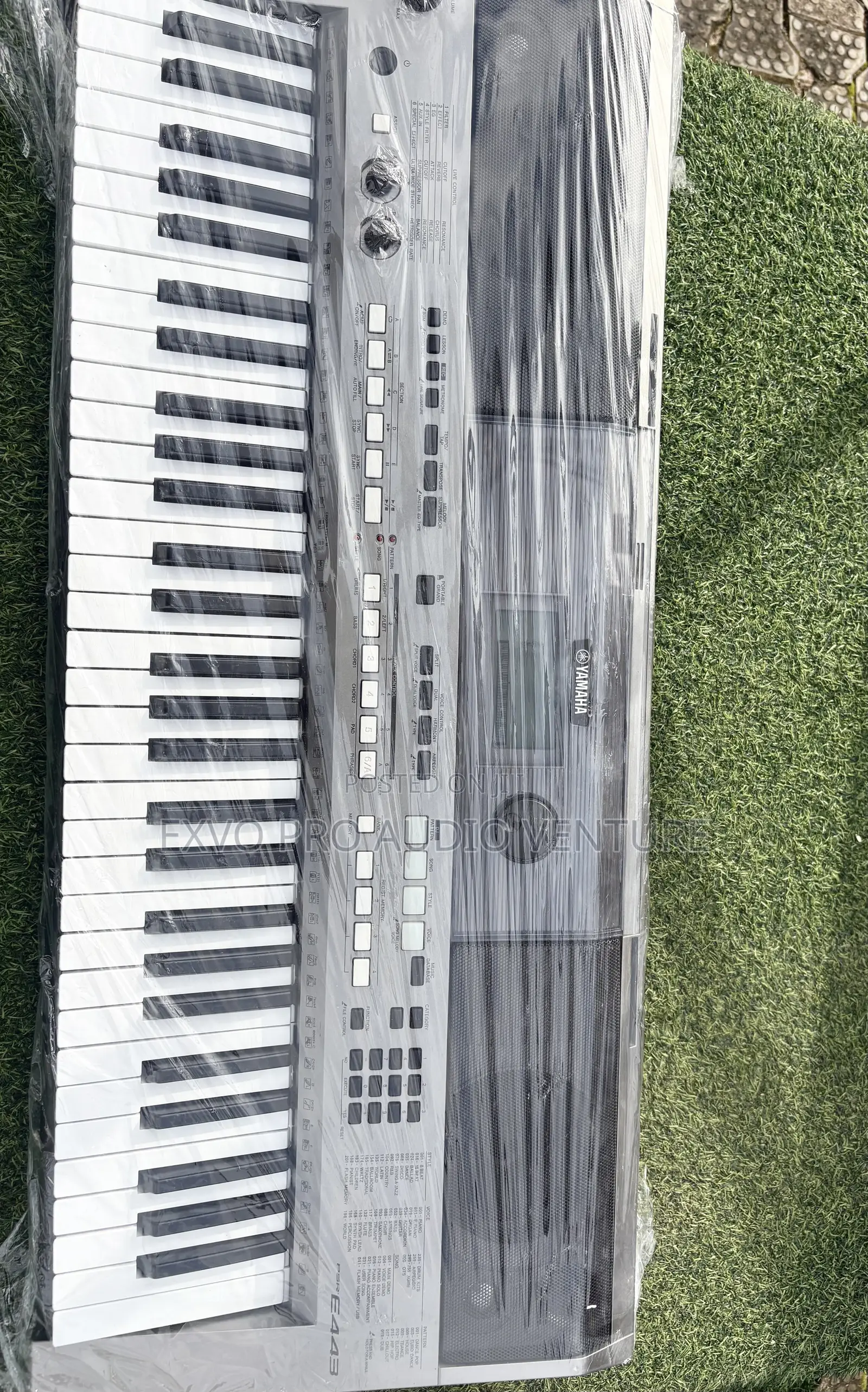 UK Used Yamaha Keyboard PSR E443