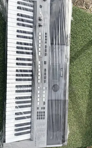 UK Used Yamaha Keyboard PSR E443