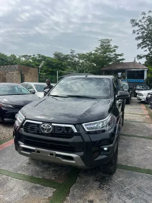 Toyota Hilux 2024 Black