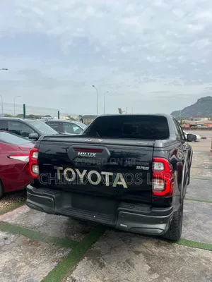 Toyota Hilux 2024 Black