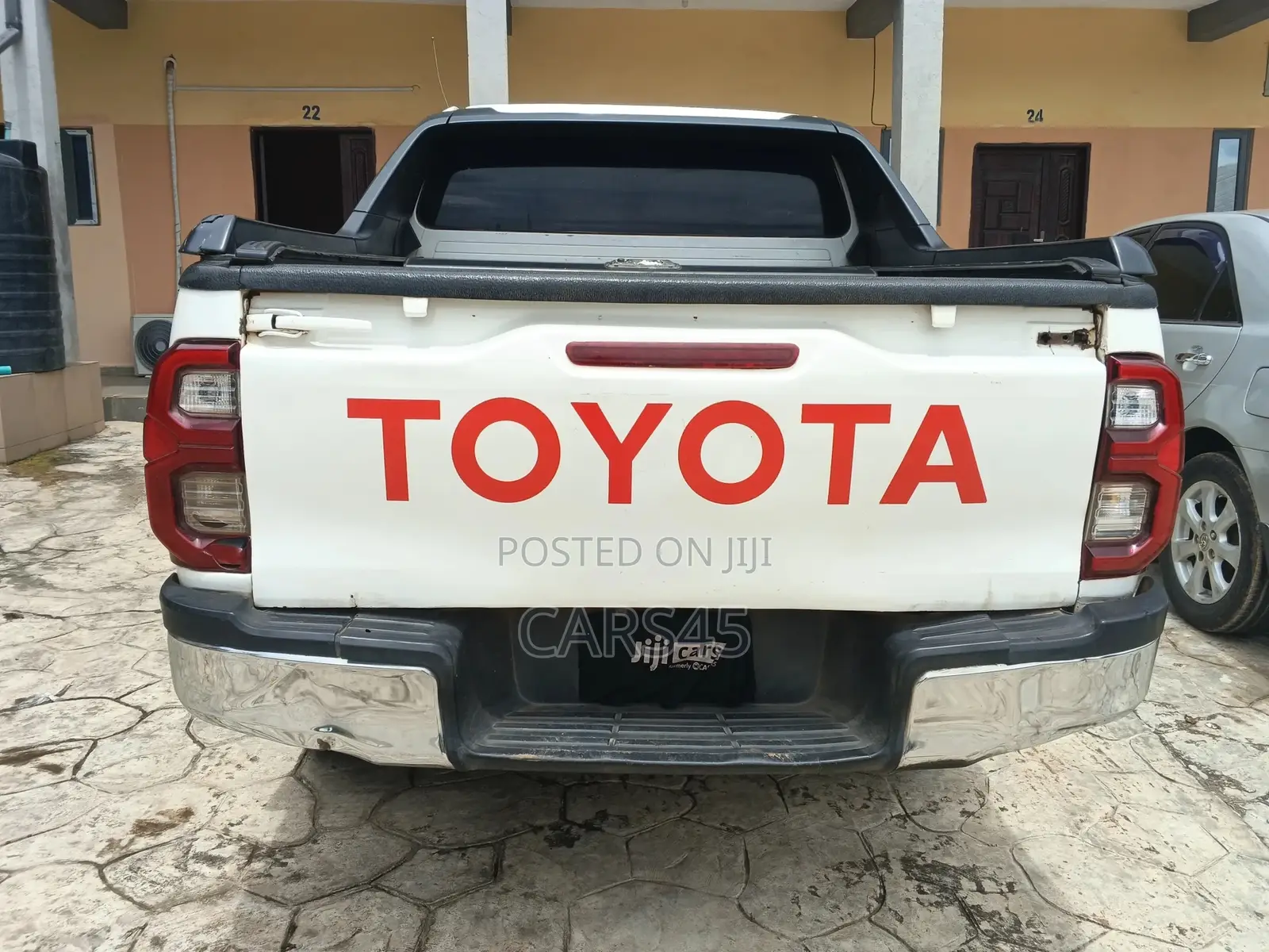 Toyota Hilux 2010 White