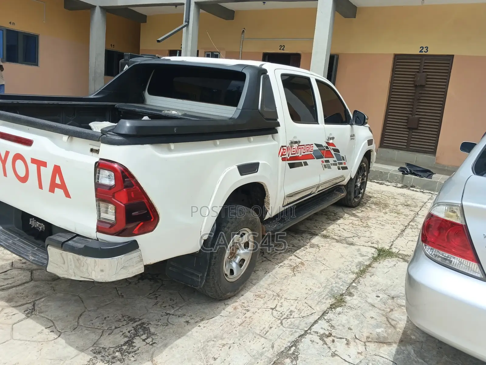 Toyota Hilux 2010 White