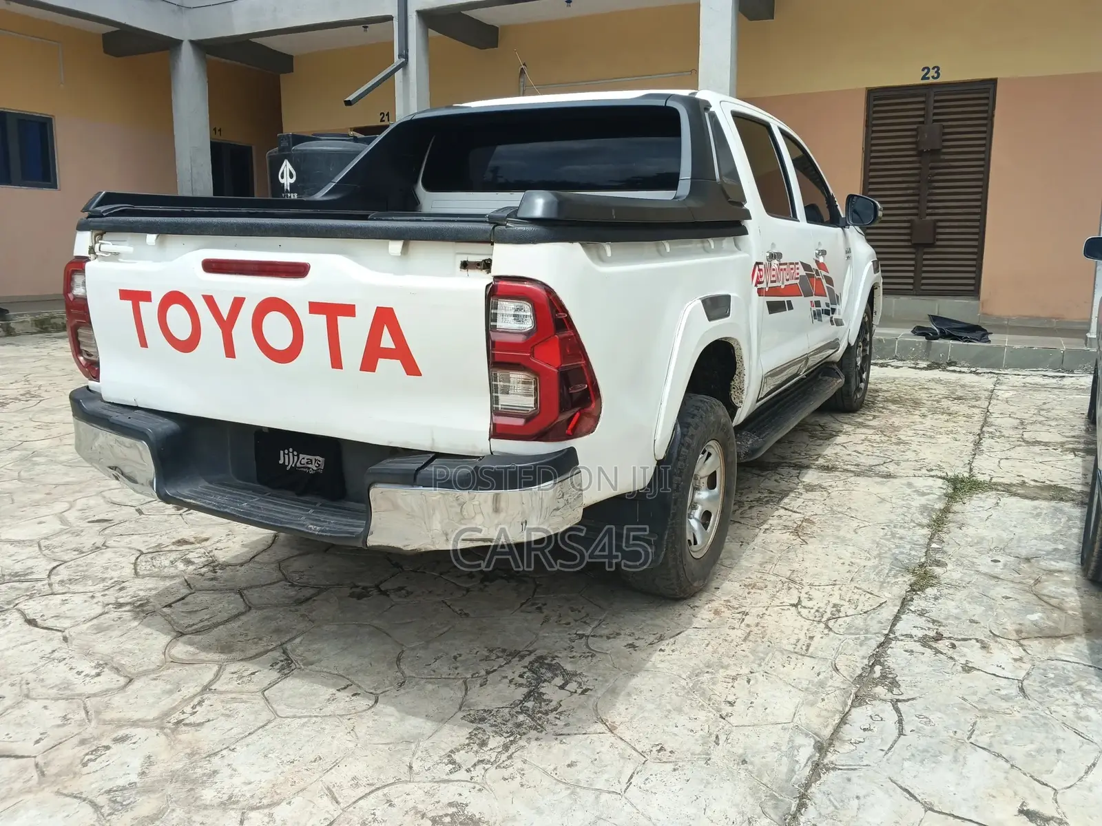 Toyota Hilux 2010 White
