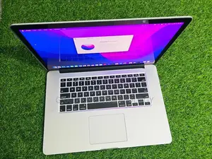 Laptop Apple MacBook Pro 2015 16GB Intel Core i7 SSD 500GB