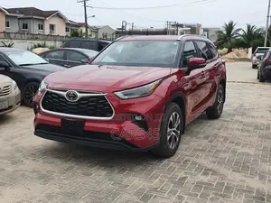 Toyota Highlander 2023 Red
