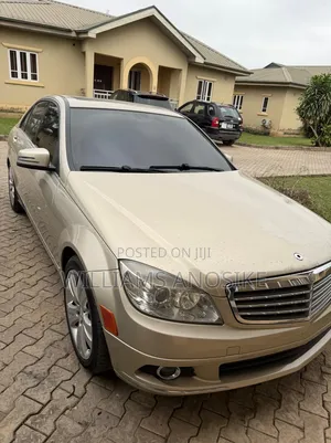 Mercedes-Benz C300 2011 Gold