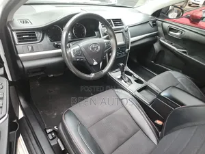 Toyota Camry SE 4dr Sedan (2.5L 4cyl 6A) 2016 White