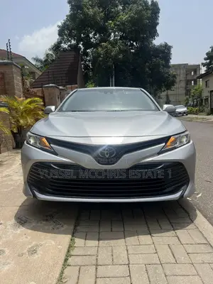 Toyota Camry LE FWD (2.5L 4cyl 8AM) 2018 Gray