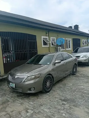 Toyota Camry XLE 4dr Sedan (2.5L 4cyl 6AM) 2010 Gray