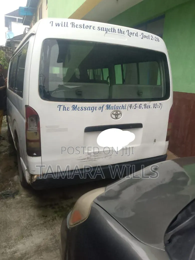 Bus 2006 White
