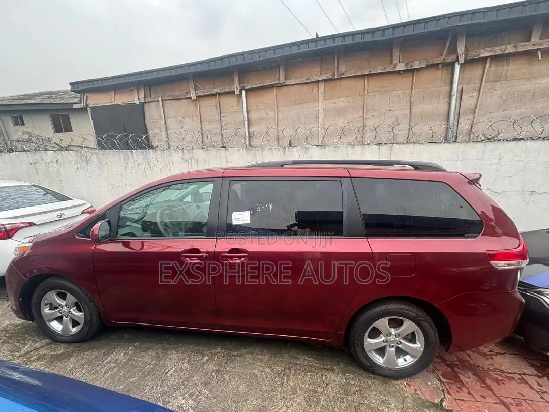 Toyota Sienna LE 8 Passenger 2011 Red