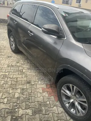 Toyota Highlander XLE 4dr SUV (3.5L 6cyl 6A) 2015 Gray