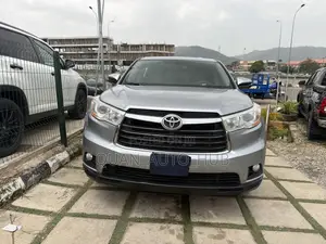 Toyota Highlander LE 4dr SUV (3.5L 6cyl 6A) 2015 Silver