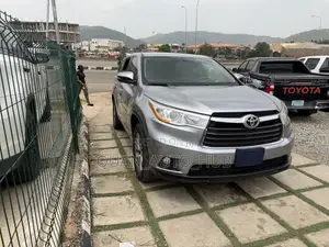 Toyota Highlander LE 4dr SUV (3.5L 6cyl 6A) 2015 Silver