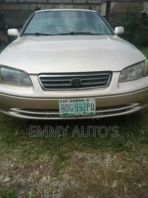 Toyota Camry 2000 Gold