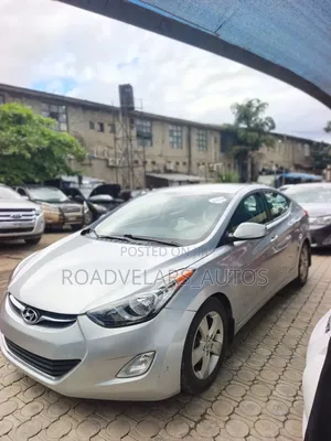 Hyundai Elantra GLS Sedan FWD (1.8L 4cyl 6M) 2013 Silver
