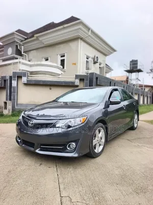 Toyota Camry SE 4dr Sedan (2.5L 4cyl 6A) 2014 Gray