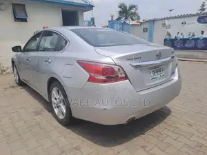 Nissan Altima 2.5 4dr Sedan (2.5L 4cyl CVT) 2015 Silver