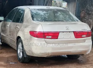 Honda Accord 2005 Gold