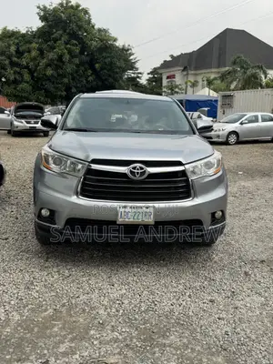 Toyota Highlander LE 4dr SUV (3.5L 6cyl 6A) 2015 Silver