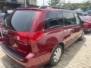 Toyota Sienna 2007 Red