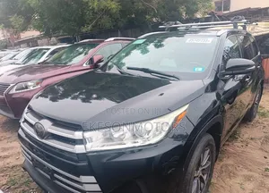 Toyota Highlander XLE 4x4 V6 (3.5L 6cyl 8A) 2017 Black