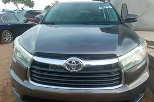 Toyota Highlander LE 4dr SUV AWD (3.5L 6cyl 6A) 2015 Gray