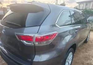 Toyota Highlander LE 4dr SUV AWD (3.5L 6cyl 6A) 2015 Gray