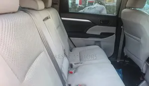 Toyota Highlander LE 4dr SUV AWD (3.5L 6cyl 6A) 2015 Gray