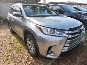 Toyota Highlander XLE 4dr SUV AWD (3.5L 6cyl 6A) 2014 Silver