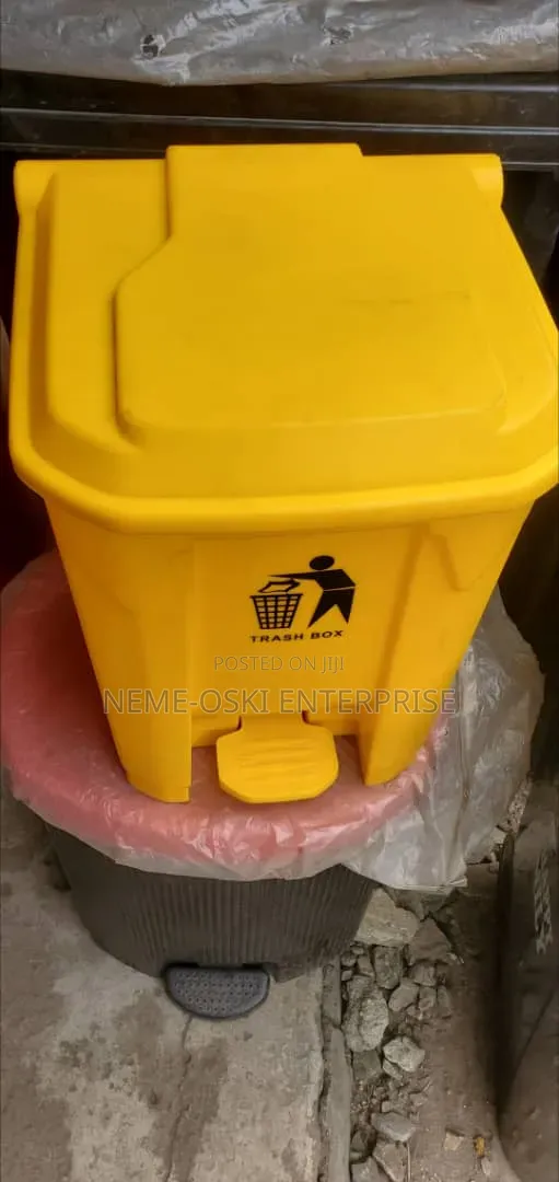 Pedal Trash Bin / Medical Waste Bin