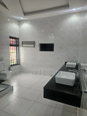 5bdrm Duplex in Gusape District By for rent