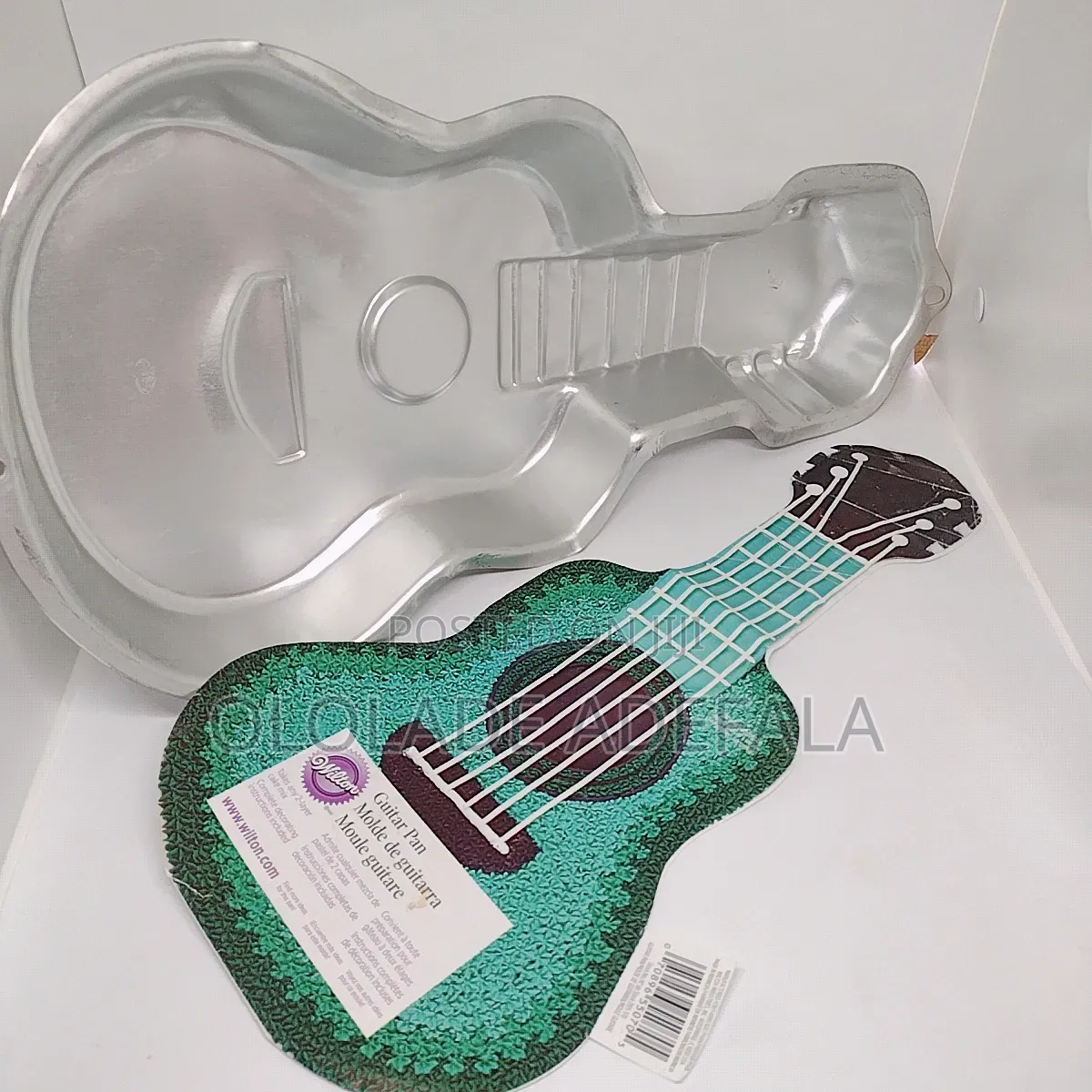 Wilton Guitar Baking Pan