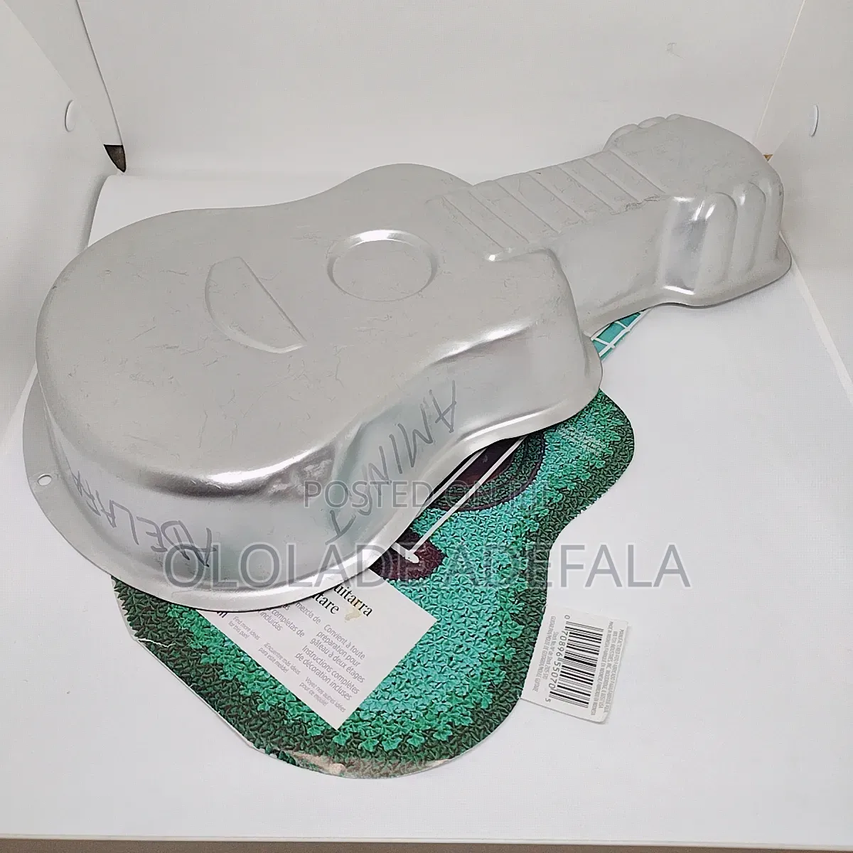 Wilton Guitar Baking Pan