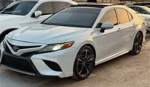 Toyota Camry XSE V6 FWD (3.5L 6cyl 8AM) 2018 White