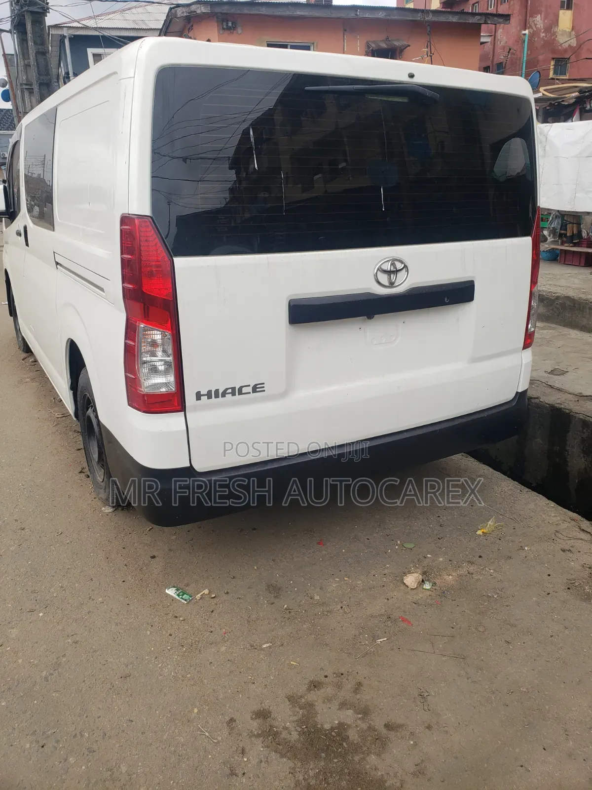 Toyota HiAce 2021 White