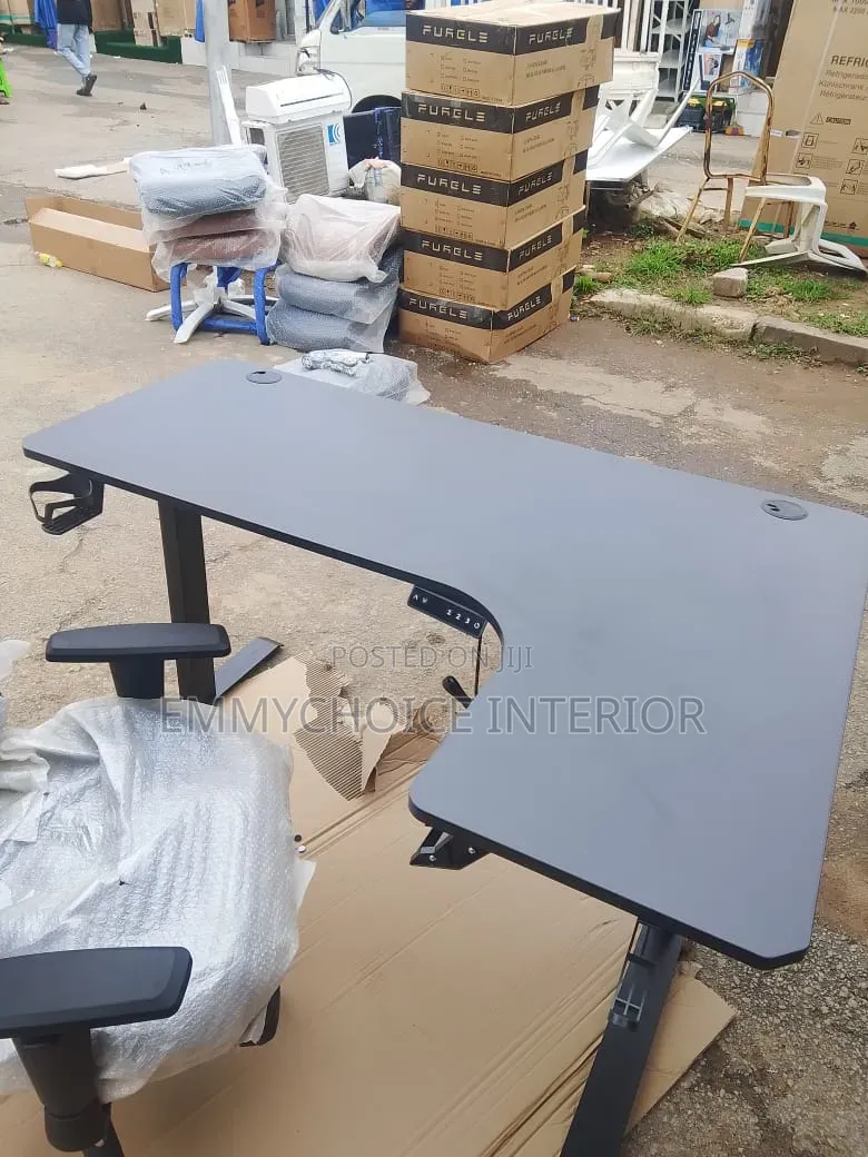 Modern Luxury Adjustable Gaming Table