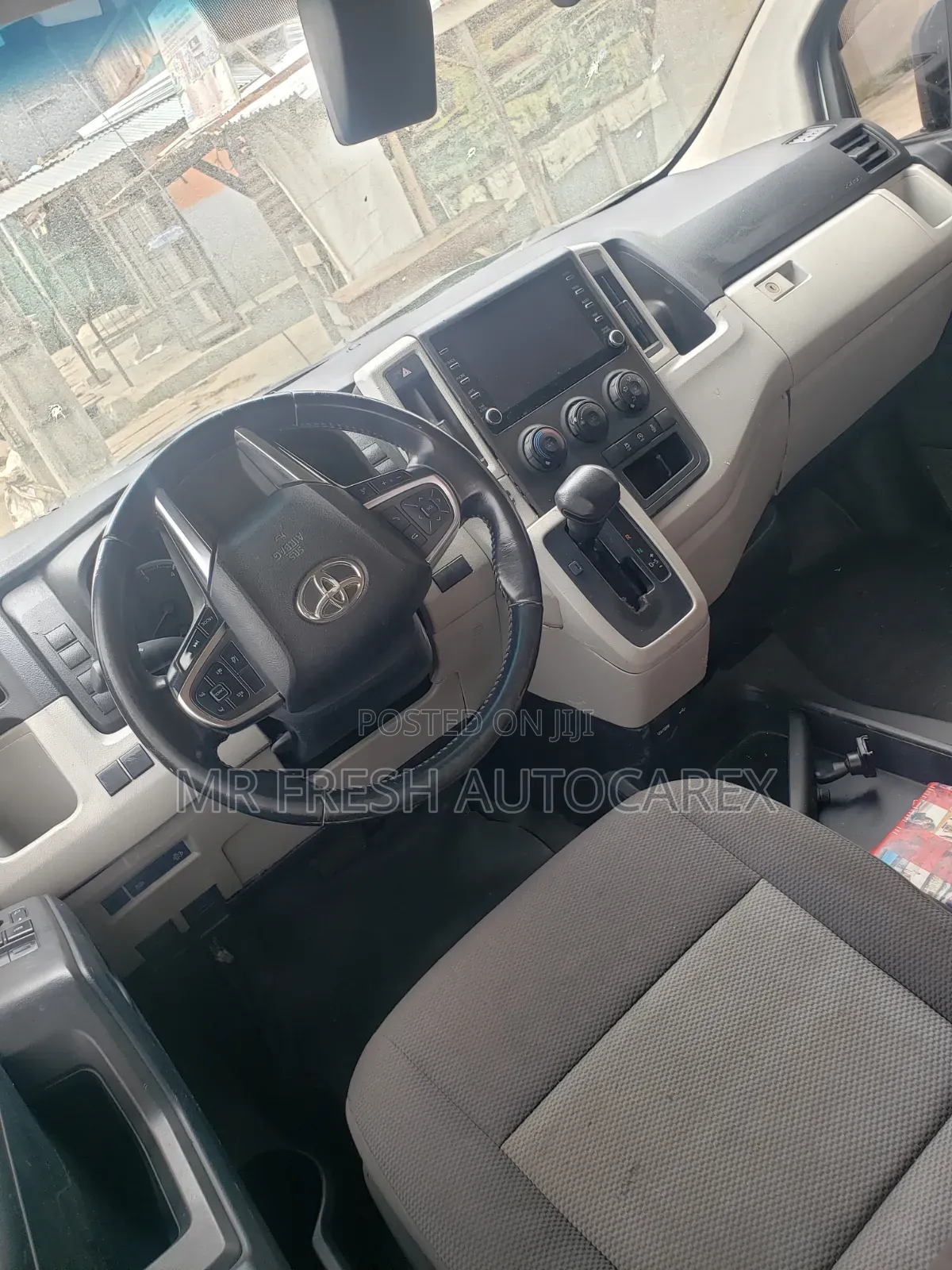 Toyota HiAce 2021 White