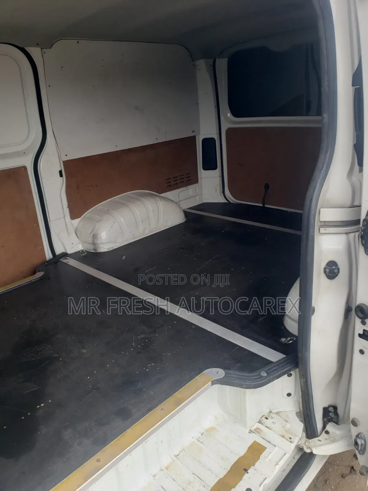 Toyota HiAce 2021 White