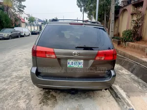 Toyota Sienna LE AWD (3.3L V6 5A) 2004 Gray