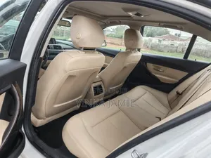BMW 320i Sedan RWD 2017 White