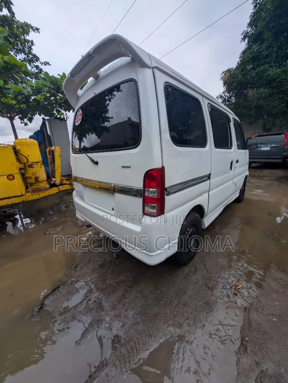 Suzuki APV Minibus 2010 White