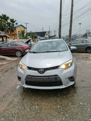 Toyota Corolla LE 4dr Sedan (1.8L 4cyl CVT) 2014 Silver