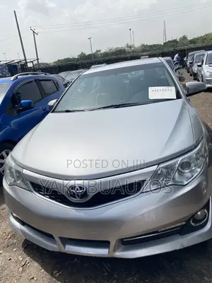 Toyota Camry SE 4dr Sedan (2.5L 4cyl 6A) 2013 Silver